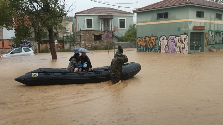 Εικόνες «Αποκάλυψης» στη Θεσσαλία – Άνοιξε η Εθνική Οδός προς Θεσσαλονίκη