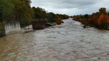 Λάρισα: Ανέβηκε επικίνδυνα η στάθμη του Πηνειού – Απομάκρυνση όσων βρίσκονται στην πλημμυρική ζώνη ζητά ο δήμος