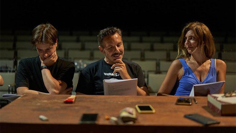 «Η ιστορία του σπασμένου καθρέφτη» στο Θέατρο Τέχνης Καρόλου Κουν