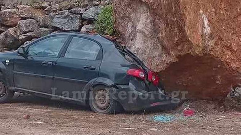 Κατολίσθηση στη Λαμία – Βράχος καταπλάκωσε αυτοκίνητο
