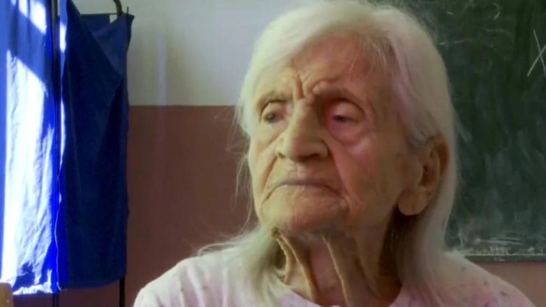 Σταυρούλα Μπραζιώτη, 104 ετών: «Περάσαμε πολέμους, δυστυχίες, πείνα, αλλά πρώτη φορά πνιγήκαμε»