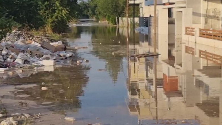 Έσπασε και άλλο φράγμα του Πηνειού – Τα νερά μπαίνουν στην συνοικία Ιπποκράτης της Λάρισας