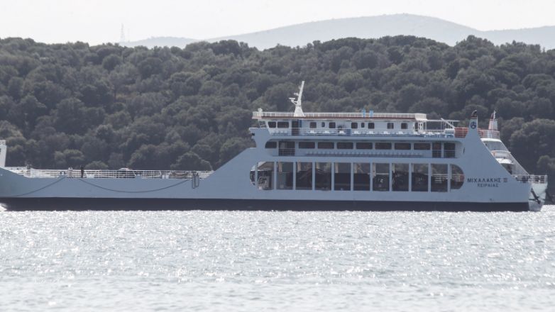 Πλοίο από το Βόλο ναυλώθηκε και μετέφερε στο Νότιο Πήλιο τεχνικούς και υλικά της ΔΕΗ