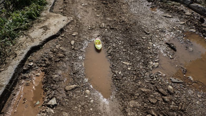 Κατακερματισμένο το οδικό δίκτυο στο Πήλιο – Βούλιαξε στο χώμα η παραλία στην Αγριά