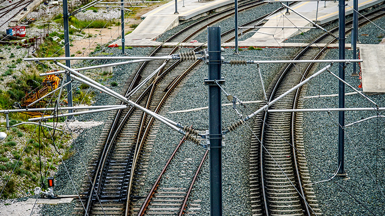 Βουλή: Άρχισε η συζήτηση για την αναβάθμιση των σιδηροδρόμων