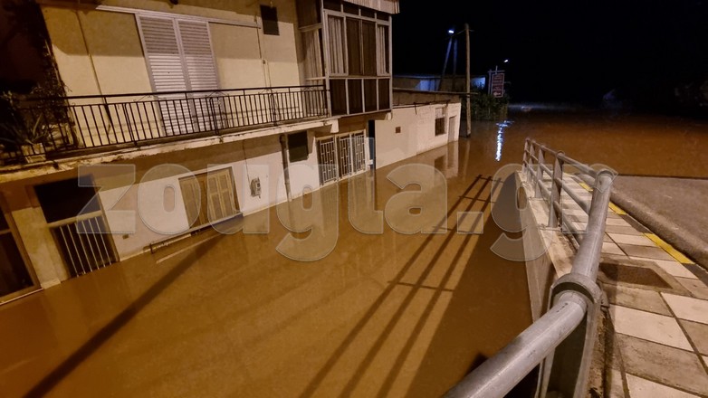 Ο Πηνειός περνάει στην πόλη Ο Πηνειός περνάει στην πόλη