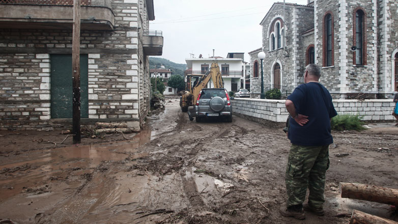 Μετρούν τις πληγές τους οι κάτοικοι σε περιοχές των Τρικάλων και της Καρδίτσας – Ανάγκη για πόσιμο νερό και φαγητό
