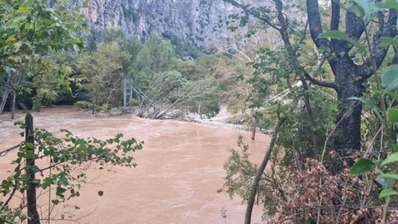 Ο Δήμαρχος Τεμπών διαψεύδει την πτώση γέφυρας στην Αγία Παρασκευή