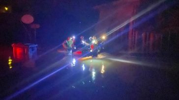 Αίσιο τέλος στην περιπέτεια οκτώ ατόμων μετά την ανατροπή των σωστικών λέμβων στη Γιάννουλη της Λάρισας