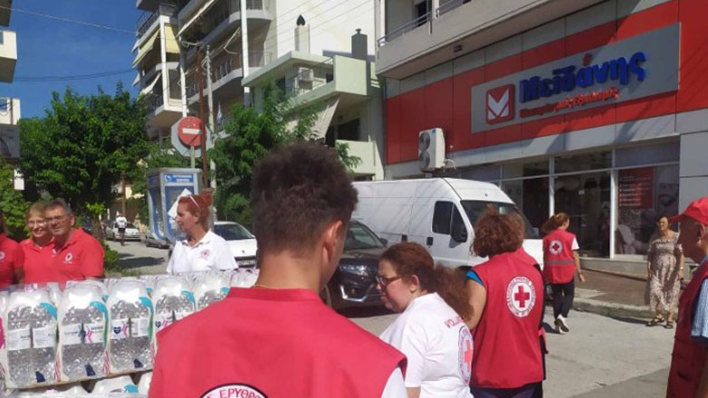 Η πρώτη αποστολή με 7 φορτηγά ανθρωπιστικής βοήθειας από την Περιφέρεια Αττικής για τους πλημμυροπαθείς