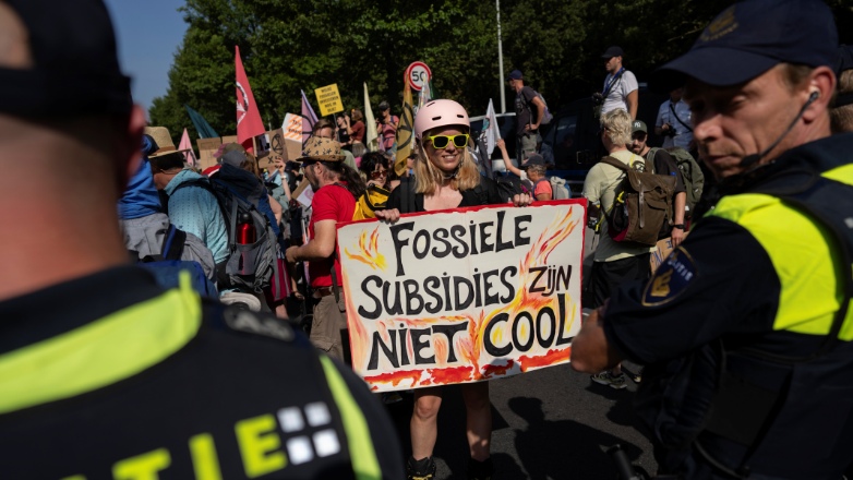 Ολλανδία: Σύλληψη εκατοντάδων ακτιβιστών το Σαββατοκύριακο σε διαδηλώσεις κατά των κρατικών επιδοτήσεων στη βιομηχανία ορυκτών καυσίμων
