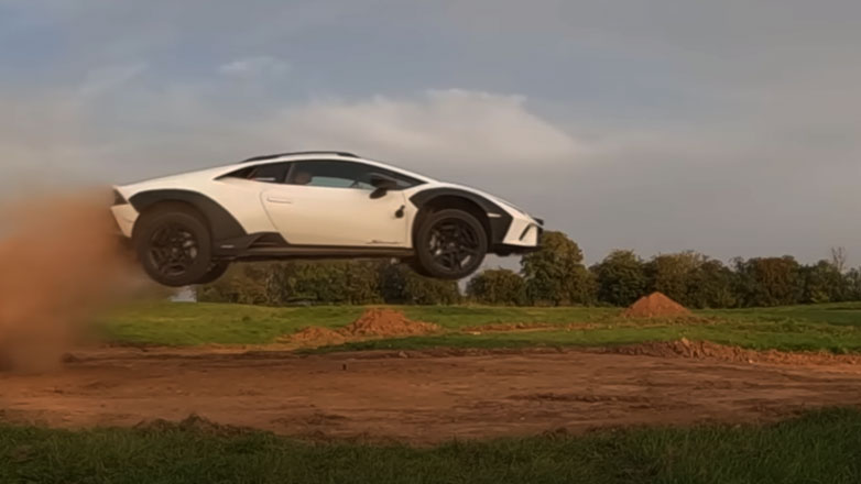 Πετάει η Lamborghini; Πετάει σαν τα αγωνιστικά του WRC και ιδού η απόδειξη