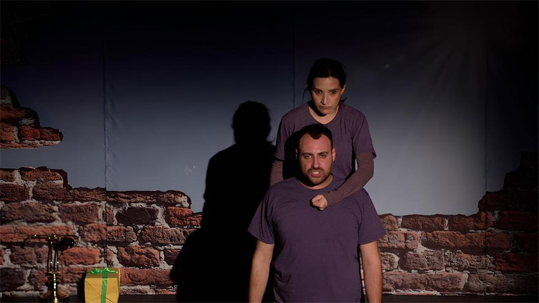 «Εκτός Σύμβασης» της Γιώτας Τεμπρίδου στο θέατρο Μπέλλος