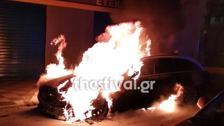 Παρανάλωμα του πυρός αυτοκίνητο στη Θεσσαλονίκη