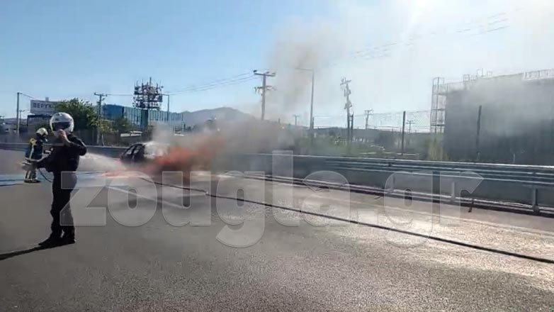 Αυτοκίνητο τυλίχθηκε τις φλόγες στον Κηφισό