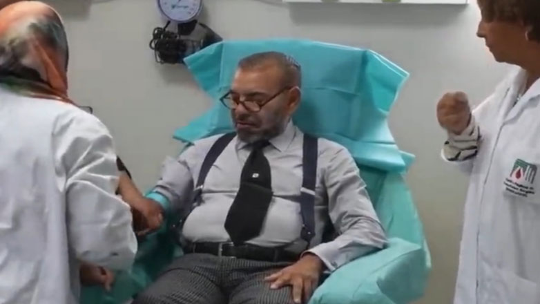 Μαρόκο: Ο βασιλιάς Μοχάμεντ έδωσε αίμα για τους σεισμόπληκτους