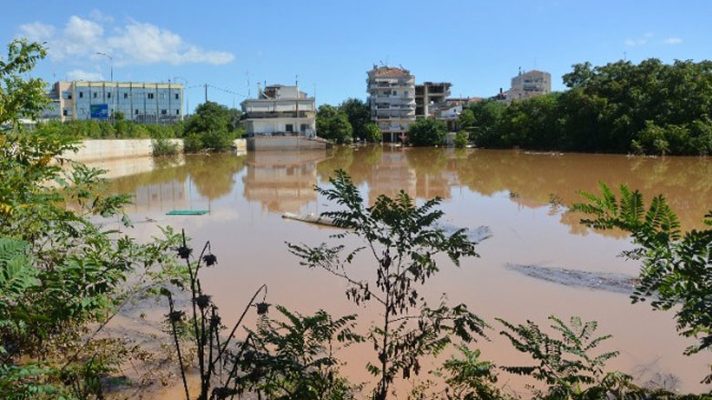 «Πλαφόν» στην τιμή πώλησης εμφιαλωμένου νερού για τη Θεσσαλία