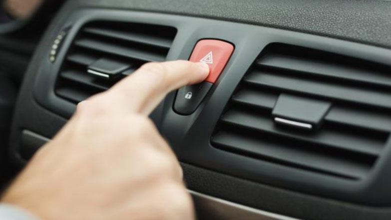 Ανάβεις τα αλάρμ για να παρκάρεις; Λάθος!