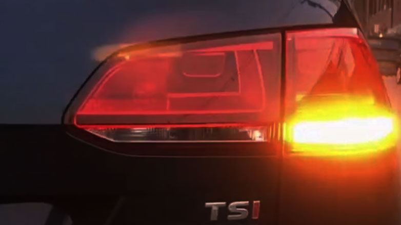 Γιατί τα φλας των αυτοκινήτων έχουν πορτοκαλί χρώμα;