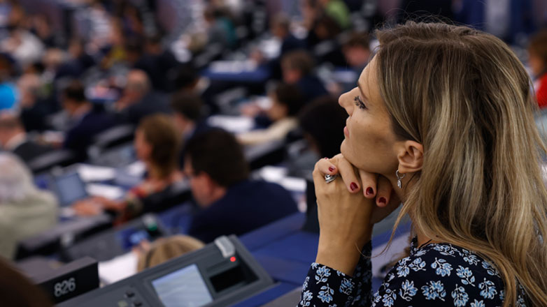 Η επανεμφάνιση της Εύας Καϊλή στην Ολομέλεια του Ευρωκοινοβουλίου μετά την αποφυλάκισή της