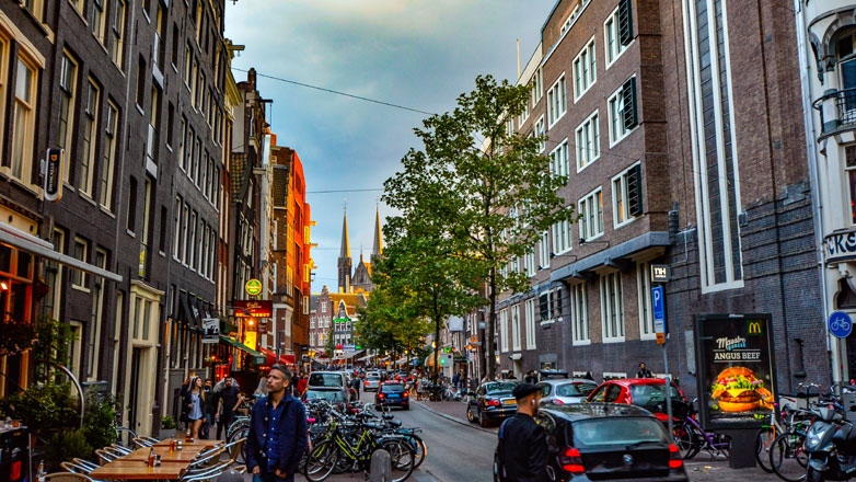 Ολλανδία: Η αγοραστική δύναμη των καταναλωτών κατέγραψε τη μεγαλύτερη πτώση εδώ και 40 χρόνια