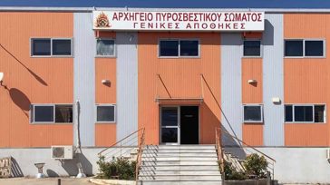 Δωρεά από πυροσβέστες σε πυροσβέστες που επιχειρούν στις πλημμύρες