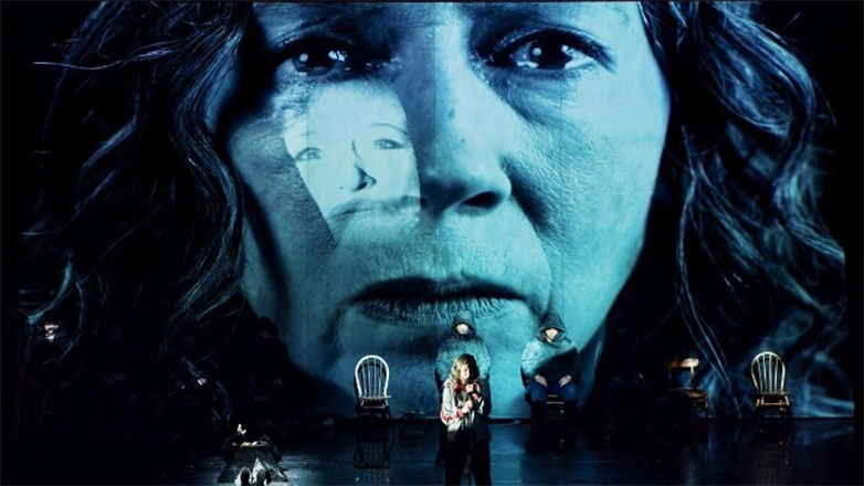 Ο Σάιμον Μακμπέρνι και η εμβληματική ομάδα Complicite έρχονται στη Στέγη