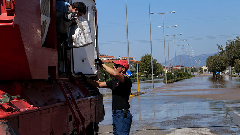 Λάρισα: Συνεχίζονται η άντληση υδάτων και η συλλογή νεκρών ζώων – Κρούσματα διαρρήξεων και κλοπών