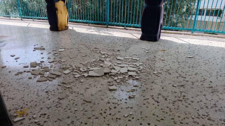 Έπεσαν σοβάδες σε σχολείο στα Κάτω Πετράλωνα – Τρεις μαθητές ελαφρά τραυματίες