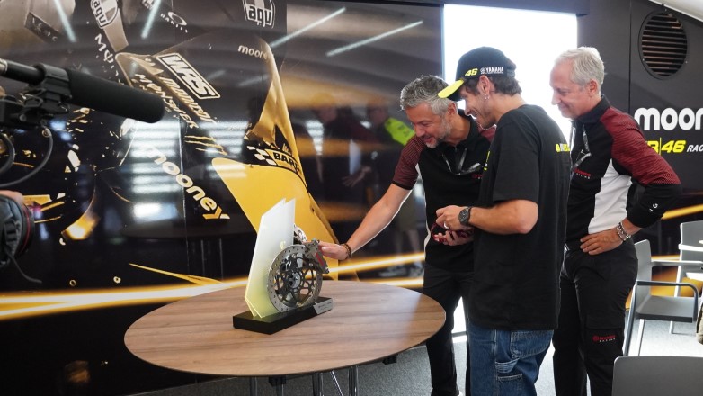 H Brembo βράβευσε τον Valentino Rossi για την εξαιρετική καριέρα του