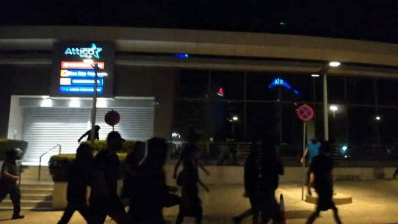 Παρέμβαση του Ρουβίκωνα με βαριοπούλες στα γραφεία της Attica Group