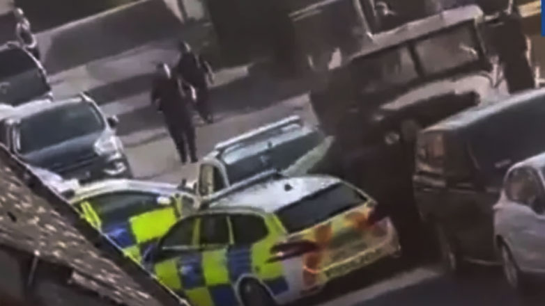 Τσακώθηκε με τη γυναίκα του, πήρε ένα στρατιωτικό όχημα και διέλυσε 9 αυτοκίνητα σε μία χαοτική καταδίωξη