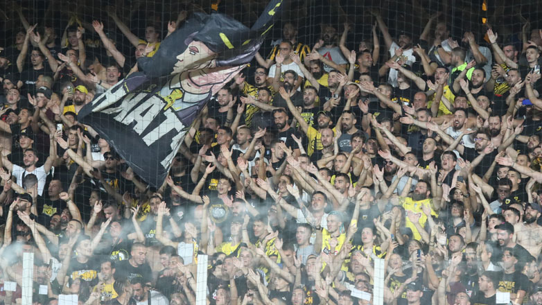 Εννέα συλλήψεις οπαδών σε OPAP Arena και Τούμπα