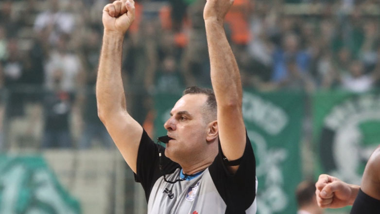 Μπάσκετ: «Κρεμάει την σφυρίχτρα του» ο Ηλίας Κορομηλάς