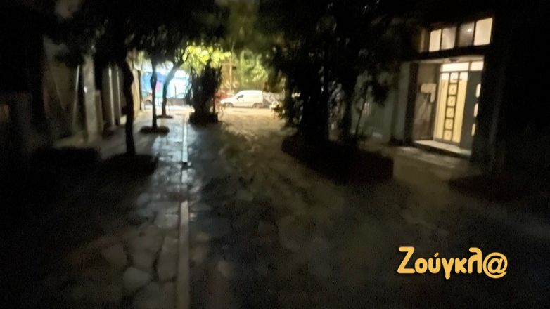 Βυθισμένοι στο σκοτάδι οι δρόμοι του Μεταξουργείου