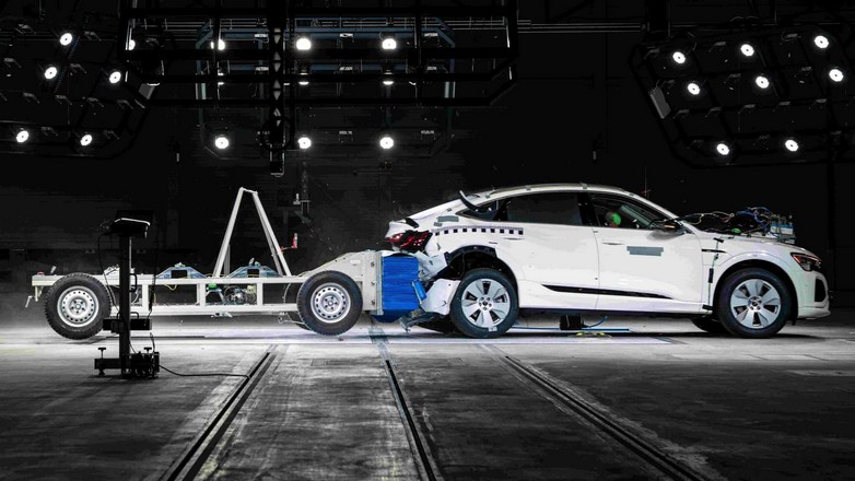 Η Audi πλέον θα κάνει τα πιο hi-tech Crash Tests – Εγκαίνια στο υπερσύγχρονο κτίριο των 100 εκατ. ευρώ