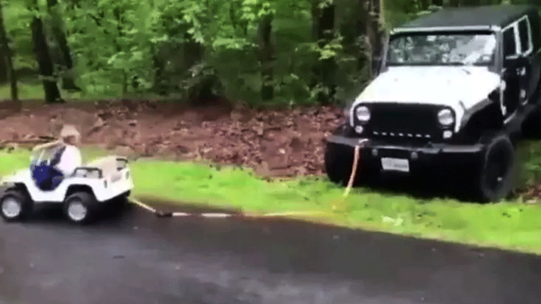 Πως να κάνεις το παιδί σου να αγαπήσει τα αυτοκίνητα με μία κίνηση