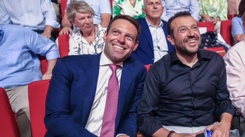 Συνάντηση Κασσελάκη – Παππά στη Βουλή