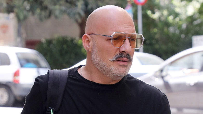 Νίκος Μουτσινάς: «ΕΣΡ καλησπέρα, σε ενοχλεί το φιλί του Παπακαλιάτη ή αυτό που είπε ο κύριος Κούγιας;»