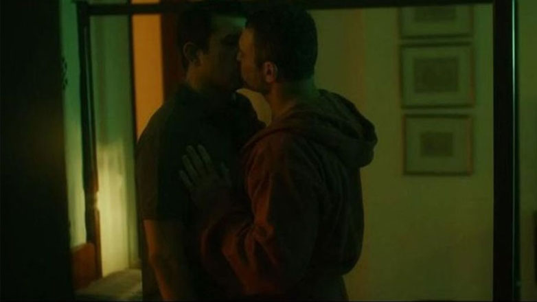 Κάνε ότι κοιμάσαι: Η ερωτική σκηνή ανάμεσα σε δύο άντρες που ξάφνιασε τους τηλεθεατές