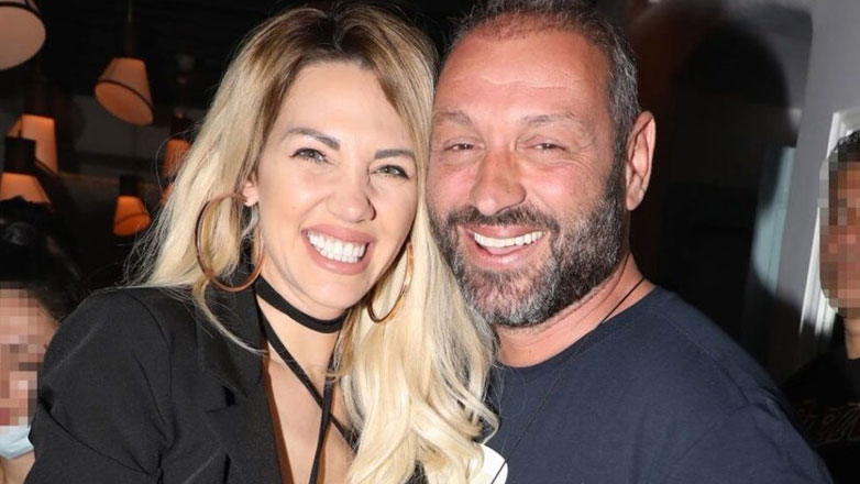 Σάσα Μπάστα: Απαντά στις φήμες που τη θέλουν να χωρίζει από τον σύζυγό της, Δημήτρη Κουσαθανά