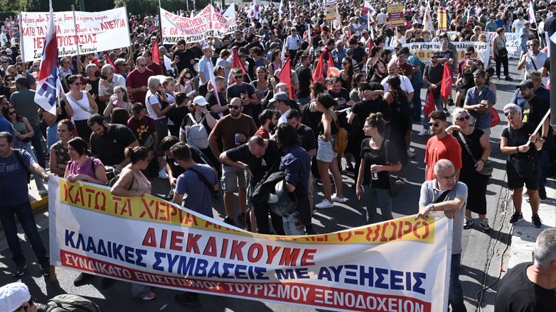 Διαδηλώσεις και απεργίες κατά του εργασιακού νόμου