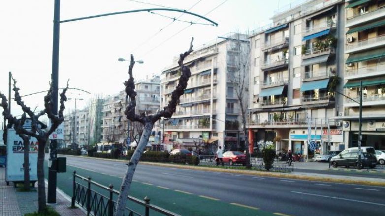 Τροχαίο στη Λεωφόρο Αλεξάνδρας: Μηχανή παρέσυρε πεζό