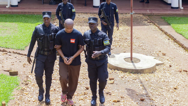 Ρουάντα: 34χρονος κατηγορείται για 14 ανθρωποκτονίες – Ισχυρίζεται ότι «έμαθε να σκοτώνει» βλέποντας ταινίες για serial killers