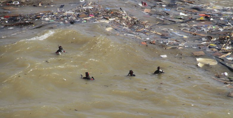 Δύτες ψάχνουν αγνοούμενους στη Λιβύη