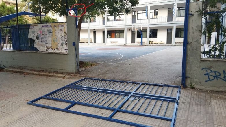 Κατέρρευσε καγκελόπορτα σε σχολείο στο Βόλο – Τραυματίστηκε στο κεφάλι καθηγήτρια