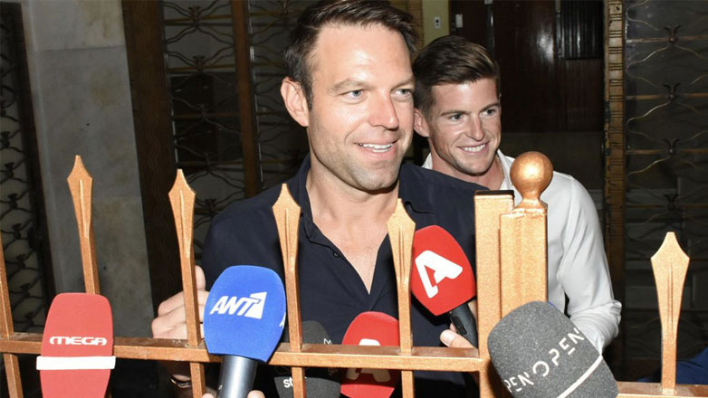 Ο Στέφανος Κασσελάκης απαντά πρώτη φορά για το αν θέλει να αποκτήσει παιδί μέσω παρένθετης μητέρας με τον σύντροφό του