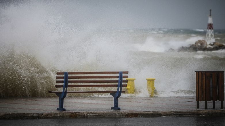 Επικαιροποιήθηκε το έκτακτο δελτίο της ΕΜΥ: Πότε και πού θα «χτυπήσει» η κακοκαιρία