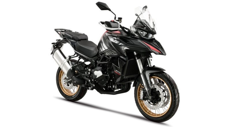 Νέα QJMOTOR SRT 800SX με δυνατότερο κινητήρα, νέα εμφάνιση και πλούσιο εξοπλισμό