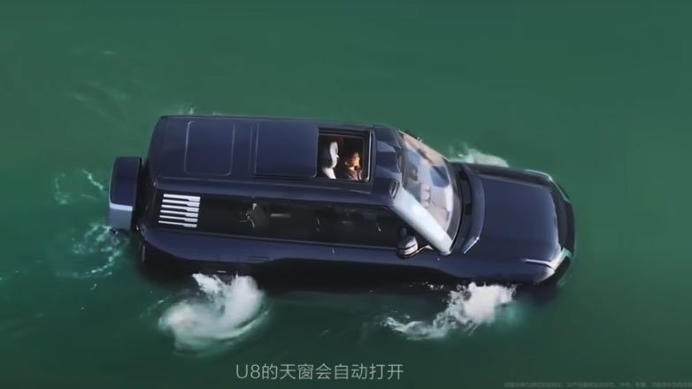 Απίστευτο κι όμως αληθινό: Ηλεκτρικό SUV 1.196 ίππων κολυμπάει και κάνει επιτόπια αναστροφή